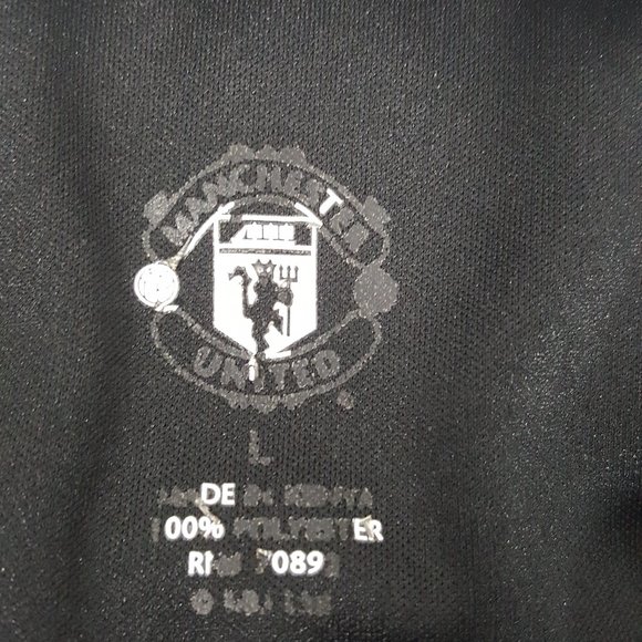 Men's Black Manchester United Raglan Travel T-Shirt - Picture 5 of 5